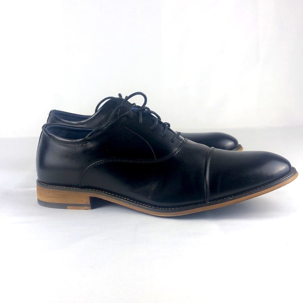 Classic Black Cap-Toe Derby Shoes for Men - Picture 3 of 6
